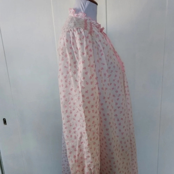 Vintage  Miss Elaine Pink White House Coat Robe Smocked Neck and CuffsVintage  M - Picture 10 of 16